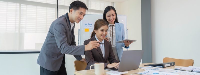 Business team briefing of financial analyze about company graph profit. finance, strategy, meeting concept on labtop.